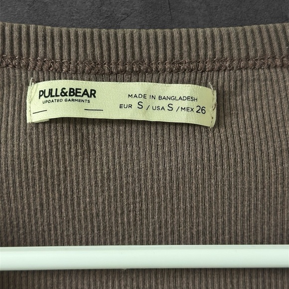 Like-New Pull&Bear Long Sleeve Cropped Button Down - Picture 4 of 4